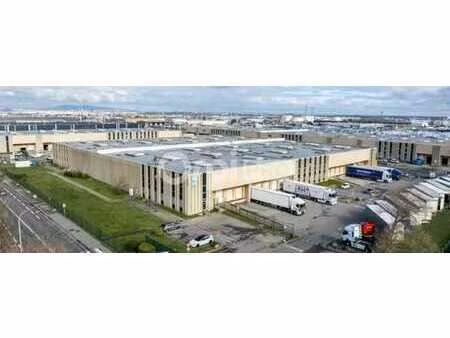 location local d'activités 3 037 m² à 8 015 m²