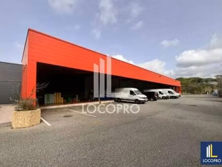 location local d'activités 1 700 m²