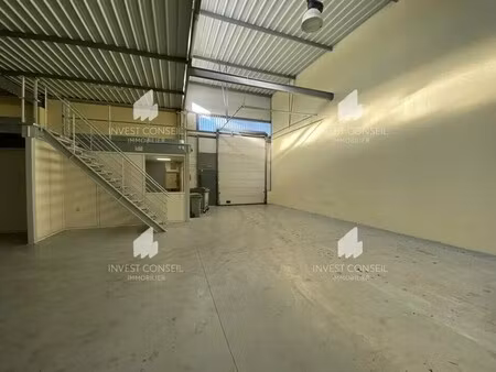 location local d'activités 416 m²