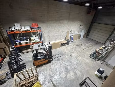 location local d'activités 250 m²