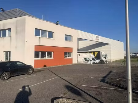 location local d'activités 3 327 m²