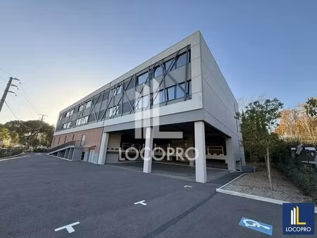 location local d'activités 2 352 m²