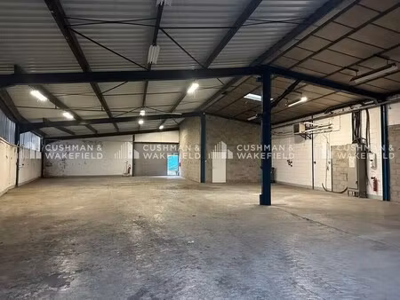 location local d'activités 549 m²