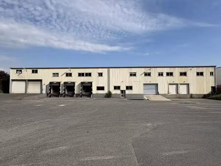location local d'activités 2 458 m²