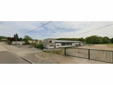 location local d'activités 717 m²