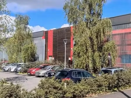 location local d'activités 174 m²