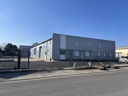 location local d'activités 1 519 m²