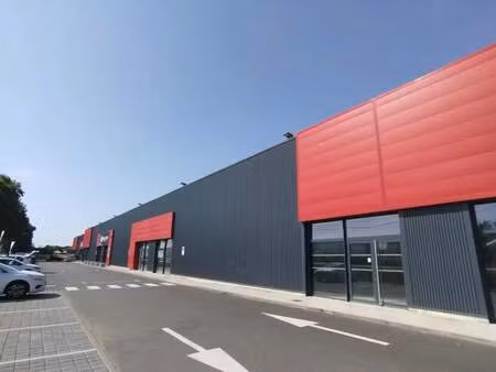 location local d'activités 252 m² à 2 082 m²
