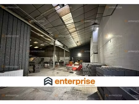 location local d'activités 200 m²