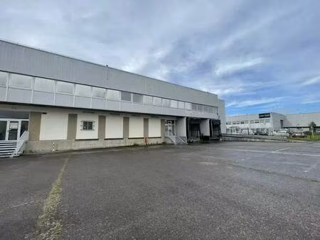 location local d'activités 4 990 m² à 10 463 m²