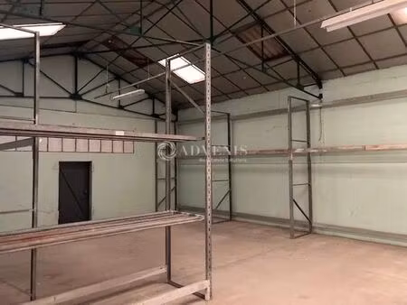 location entrepôt 243 m²