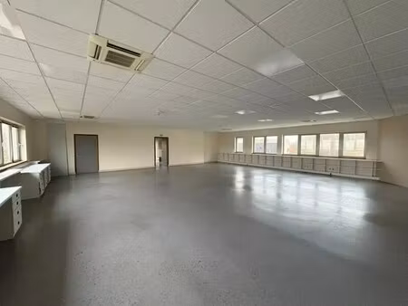 location bureaux 197 m² à 488 m²
