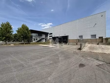 location local d'activités 6 734 m²