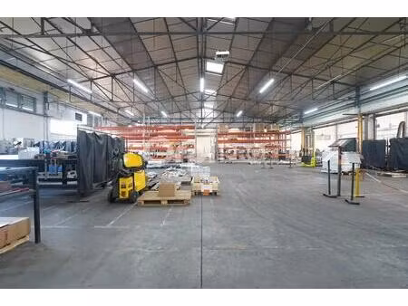 location local d'activités 1 650 m²