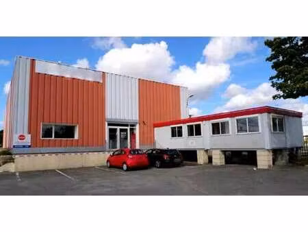 location local d’activités coignieres 78310 551m²