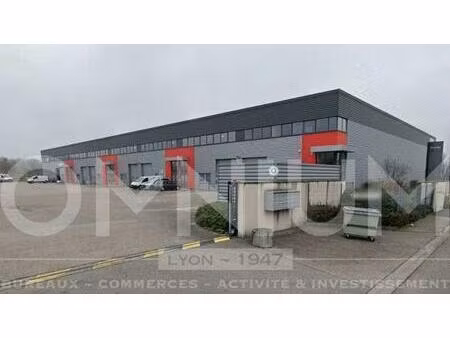 location local d'activités 571 m²