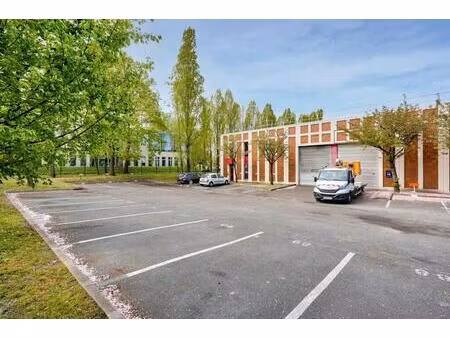 location local d'activités 366 m² à 1 460 m²