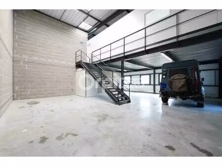 location local d’activités genay 69730 168m²