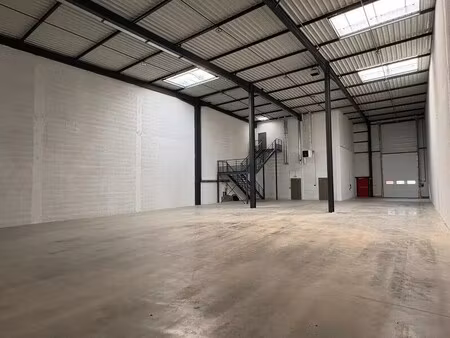 location local d'activités 554 m² à 4 654 m²