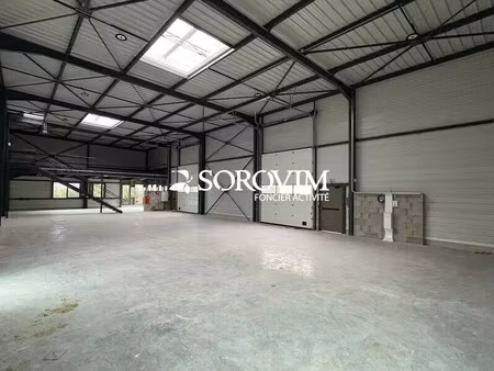 location local d'activités 137 m² à 408 m²