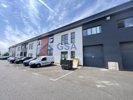 location local d'activités 186 m² à 1 059 m²