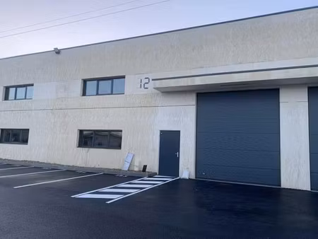 location local d'activités 224 m²