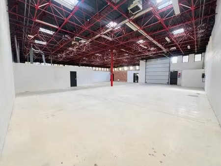 location local d’activités montigny le bretonneux 78180 708m²