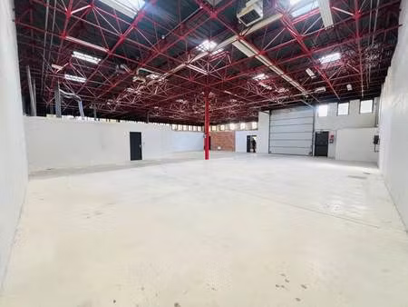 location local d'activités 708 m²