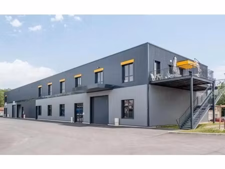 location local d'activités 122 m² à 4 530 m²