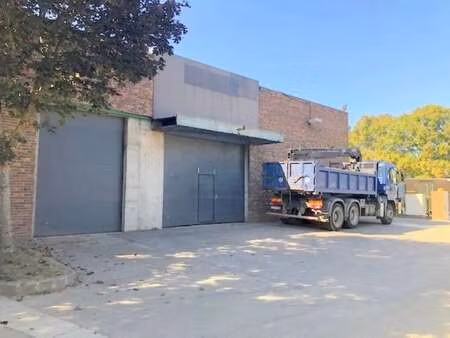 location local d'activités 3 000 m²