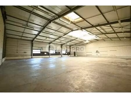 location local d'activités 100 m² à 764 m²