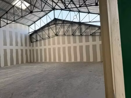 location local d'activités 54 m² à 2 082 m²