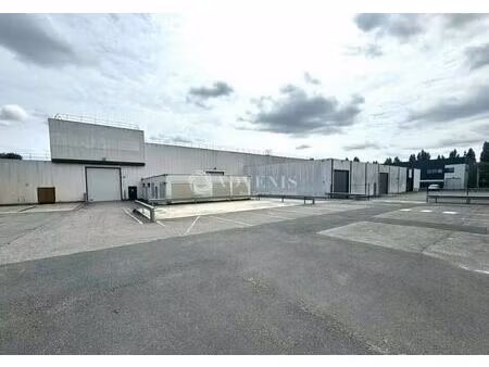 location local d'activités 3 825 m²