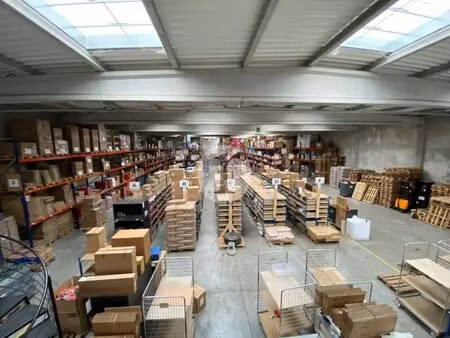 location local d'activités 1 290 m²