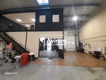 location local d'activités 384 m²