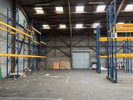 location local d'activités 2 304 m²