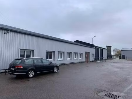 location local d'activités 405 m²