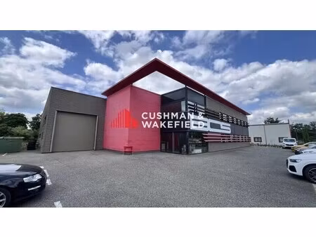 location local d'activités 1 200 m² à 2 900 m²