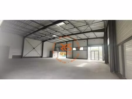 location local d'activités 400 m²