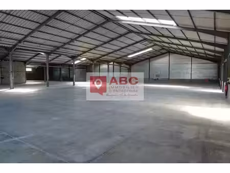 location entrepôt vauvert 30600 2225m²