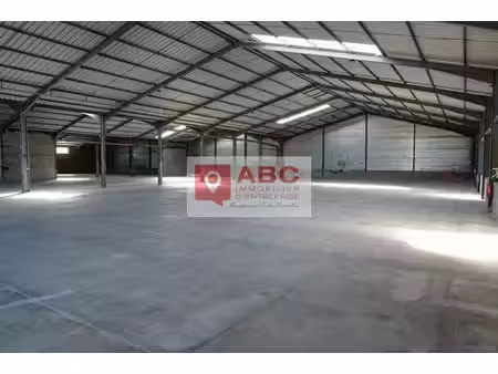 location entrepôt vauvert 30600 2225m²