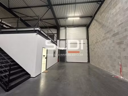 location local d'activités 327 m²