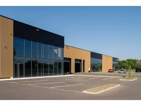location local d'activités 871 m²