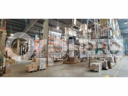 location entrepôt 484 m² à 5 707 m²