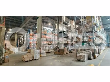 location entrepôt 484 m² à 5 707 m²