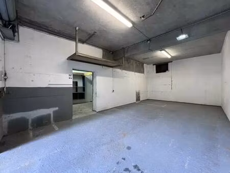 location entrepôt 65 m²