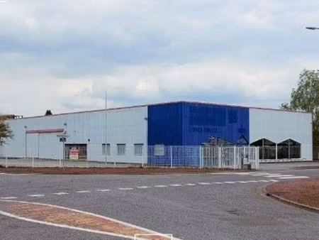 location local d'activités 1 400 m²