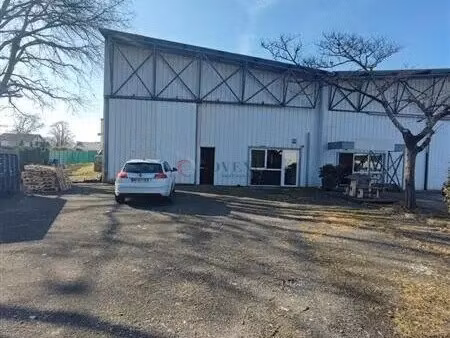 location local d'activités 210 m²