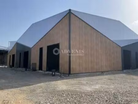 location local d'activités 612 m²