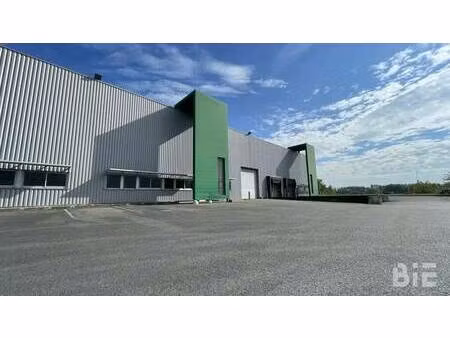 location local d'activités 1 690 m²